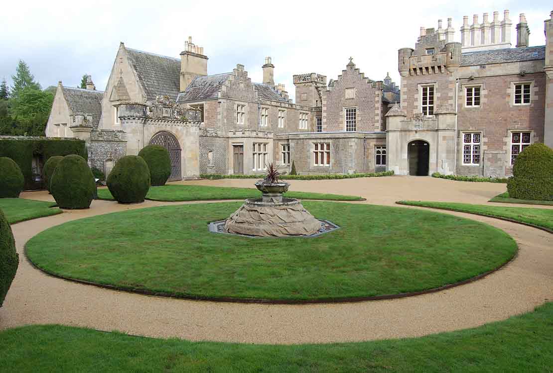 Resin bound pathways for Abbotsford House in Scotland