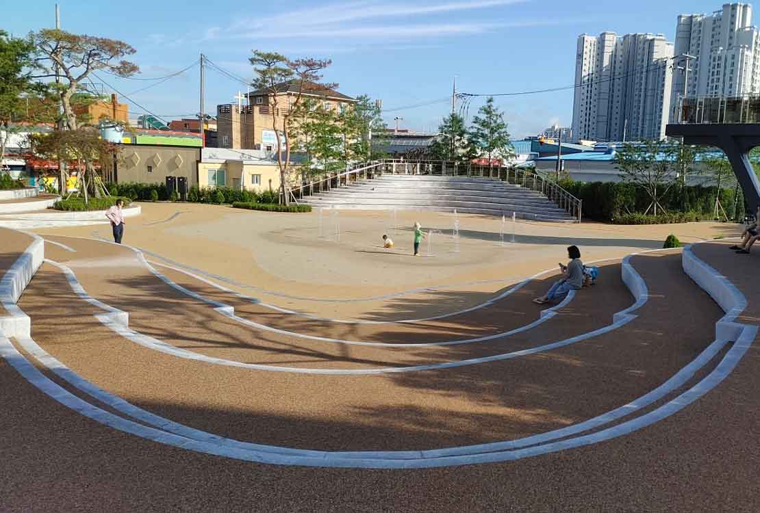 Resin bound Addaset for paths in South Korean park